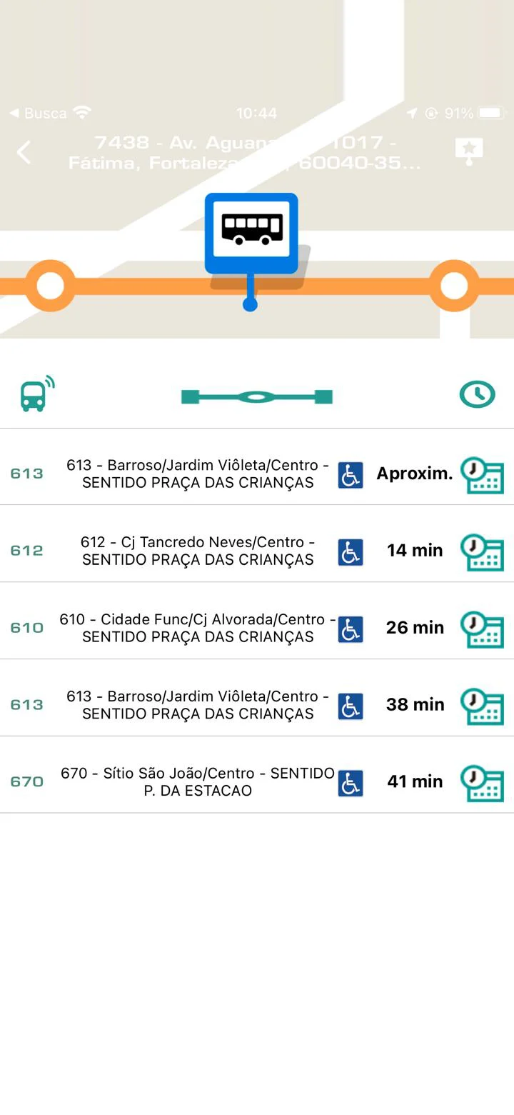 Linha no mapa com pouco contraste e a lista de ônibus abaixo.